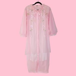 Vintage 1960’s pink peignoir robe embroidered puff sleeves Sabrina Carpenter